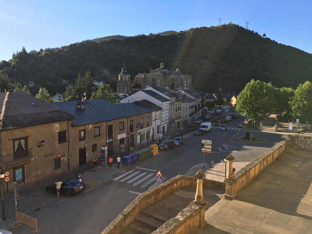 San Nicolas El Real Villafranca Del Bierzo Luaran gambar