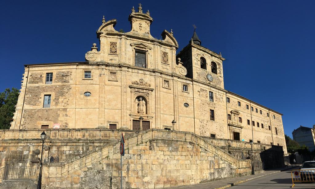 San Nicolas El Real Villafranca Del Bierzo Luaran gambar