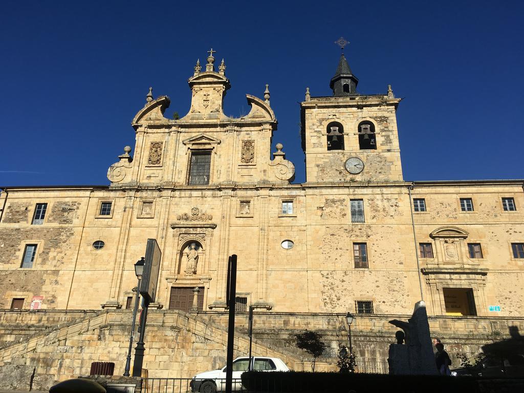San Nicolas El Real Villafranca Del Bierzo Luaran gambar