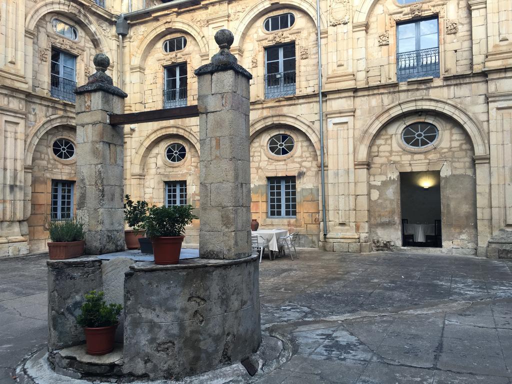 San Nicolas El Real Villafranca Del Bierzo Luaran gambar